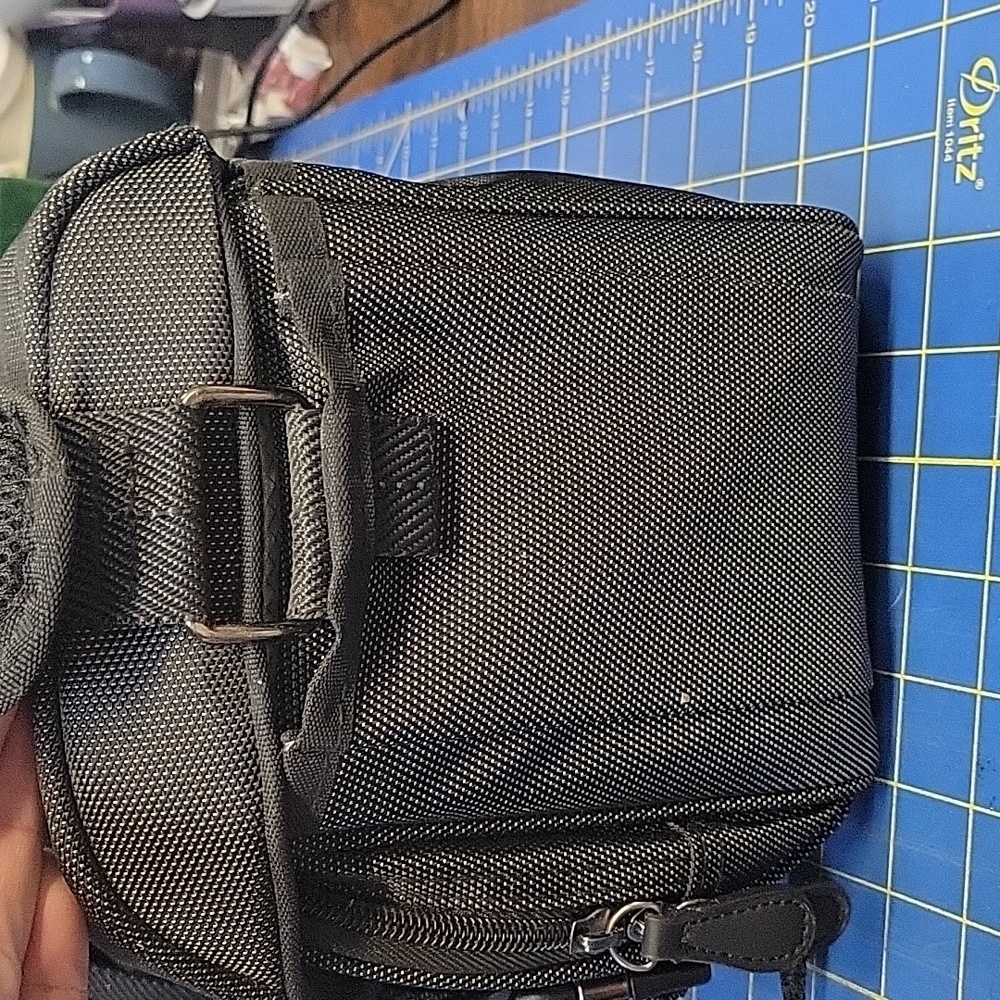 Nikon Gray & Black Camera Bag Multi Pocket Adj Strap Preloved - Picture 6 of 9